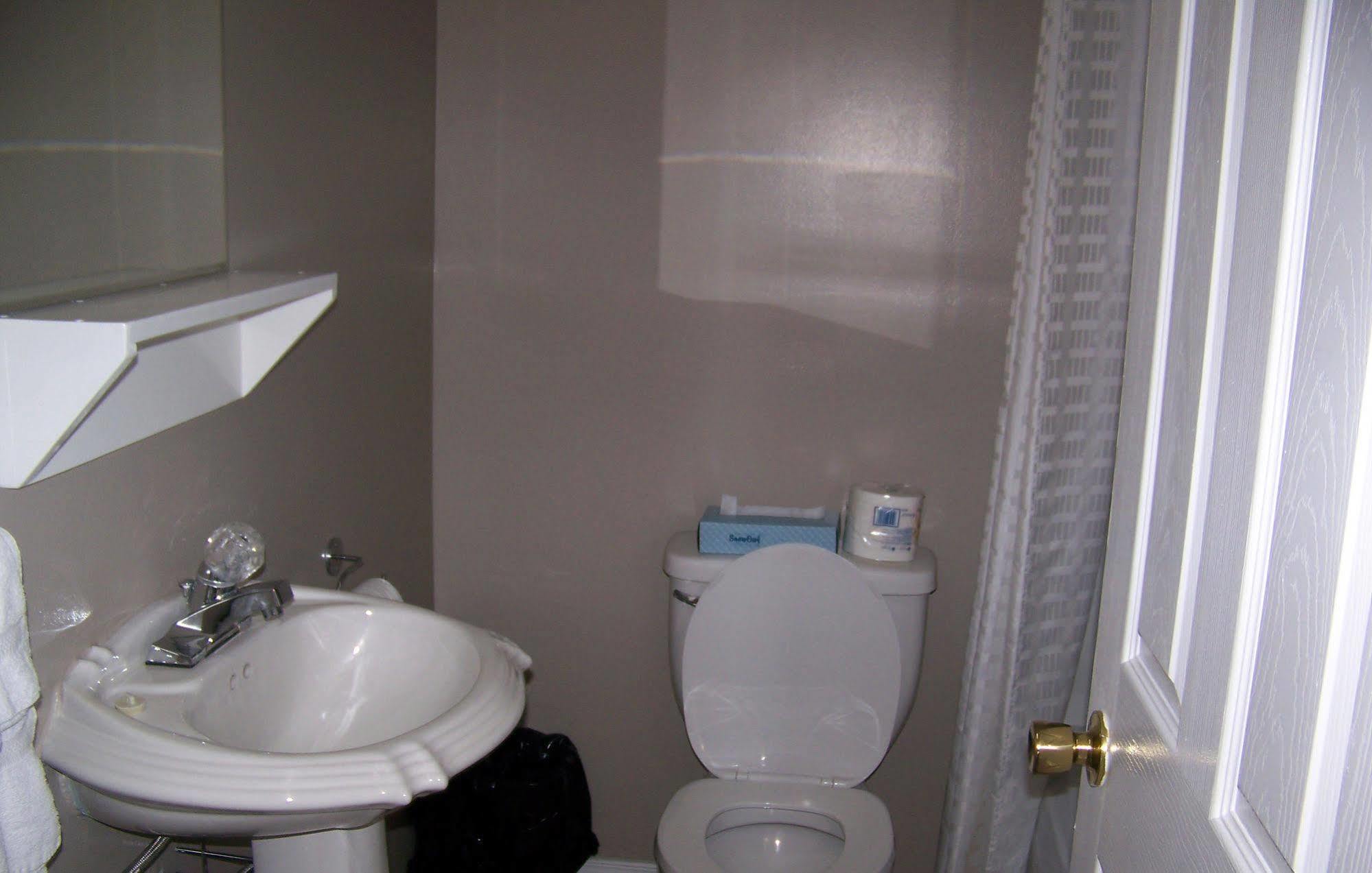 Blind River North Shore Wayside Inn מראה חיצוני תמונה