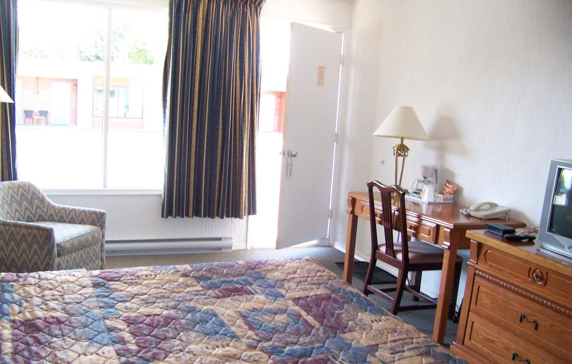 Blind River North Shore Wayside Inn מראה חיצוני תמונה
